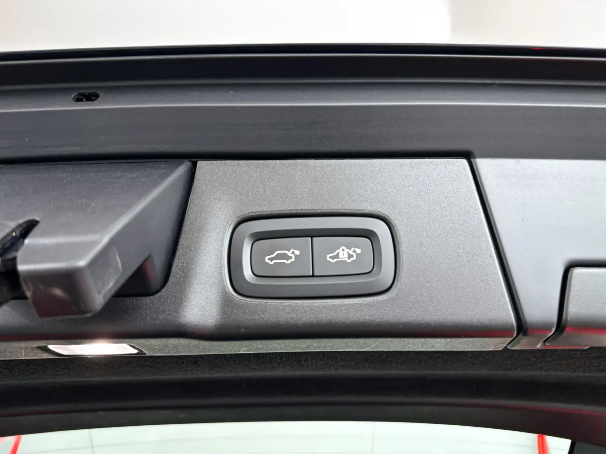 T8 Plug-in hybrid AWD Ultra Dark | SOH 100% | Panoramadak | 360° camera | Harman Kardon | Head-up display | Stoel- en Stuurverwarming | Trekhaak