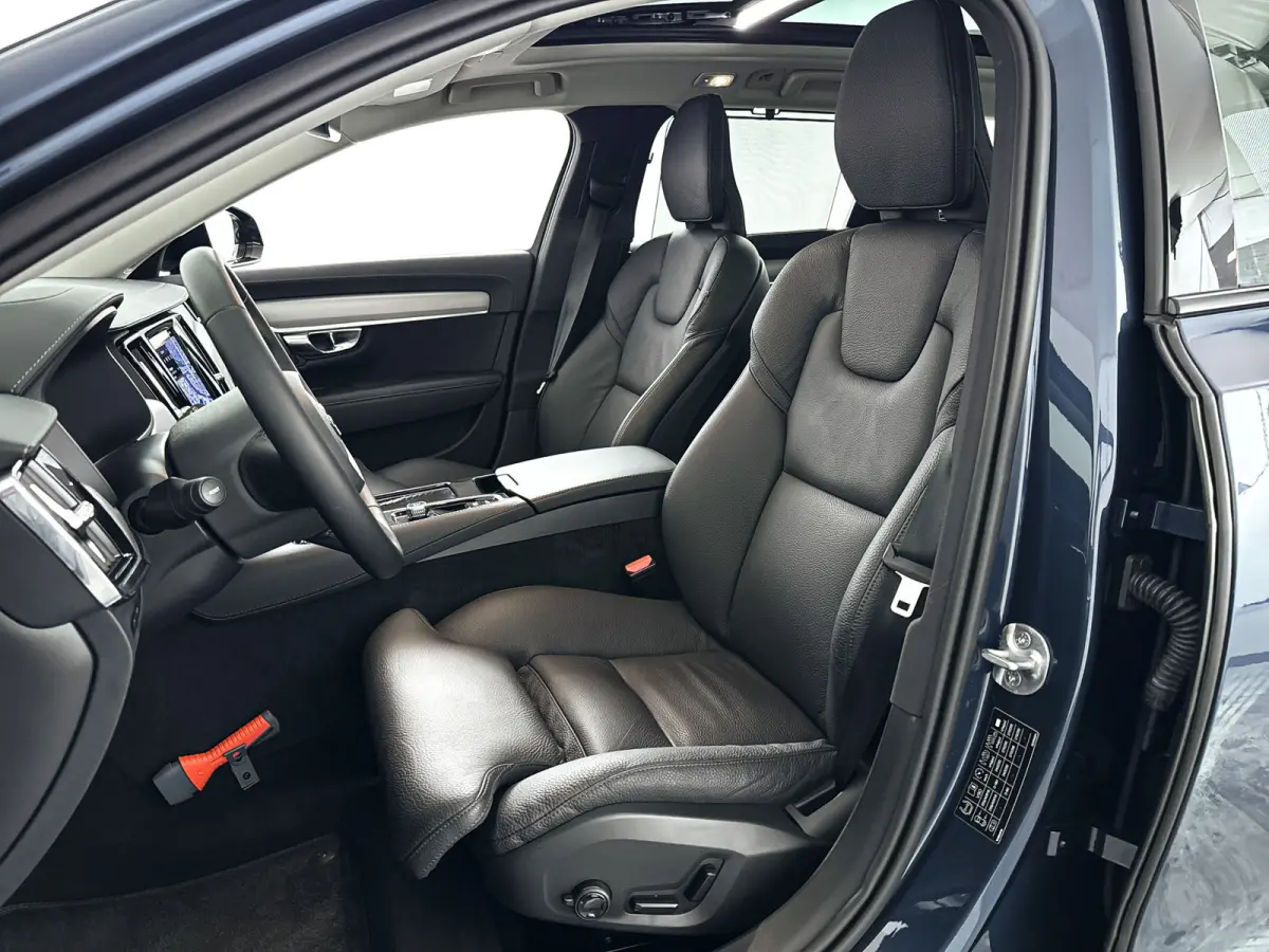 T8 Plug-in hybrid AWD Ultra Dark | SOH 100% | Panoramadak | 360° camera | Harman Kardon | Head-up display | Stoel- en Stuurverwarming | Trekhaak