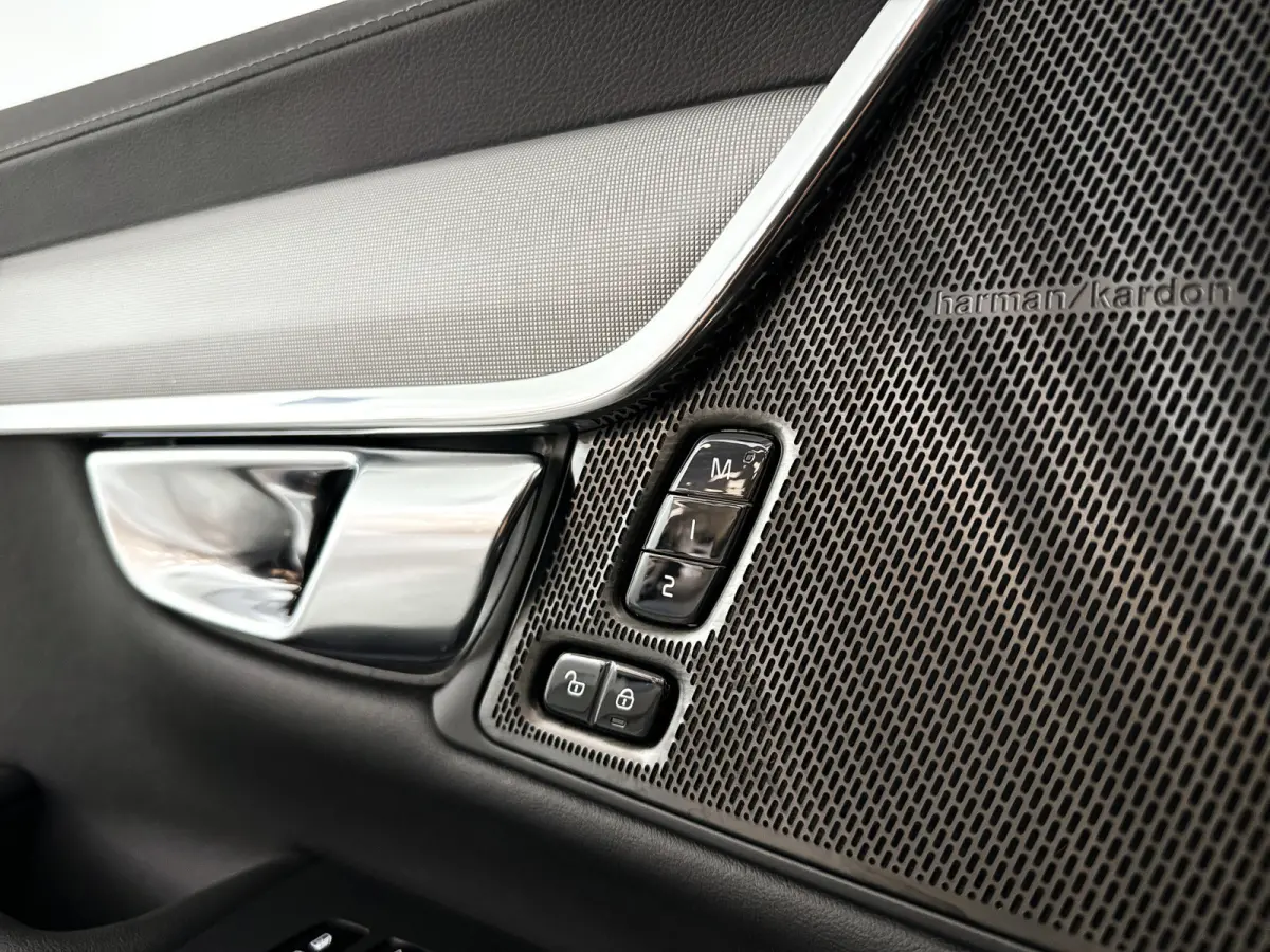 T8 Plug-in hybrid AWD Ultra Dark | SOH 100% | Panoramadak | 360° camera | Harman Kardon | Head-up display | Stoel- en Stuurverwarming | Trekhaak