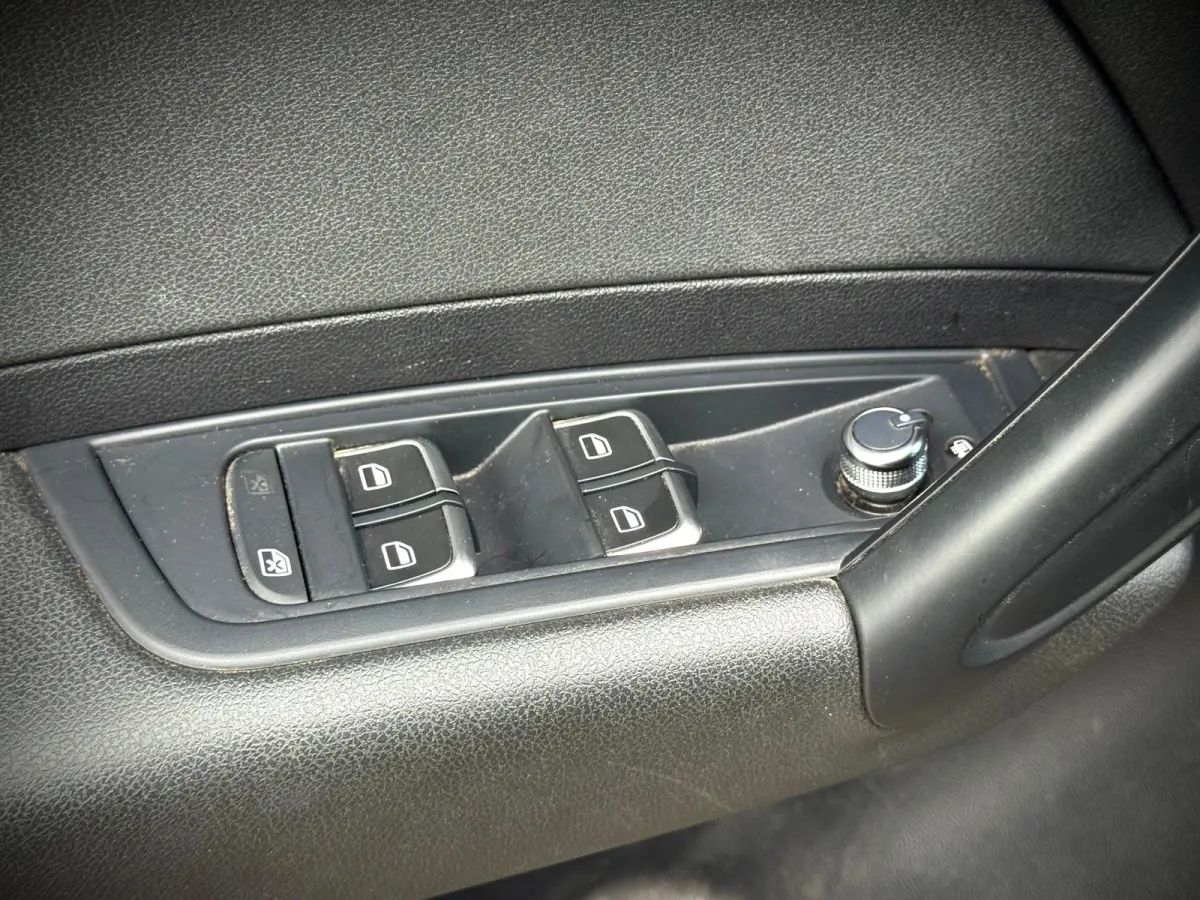 1.0 TFSI | LED | NAVI | CRUISE | PDC |