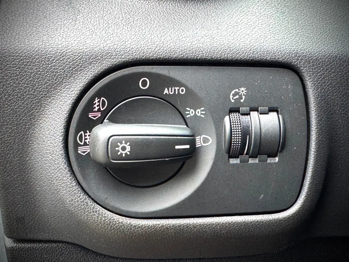 1.0 TFSI | LED | NAVI | CRUISE | PDC |