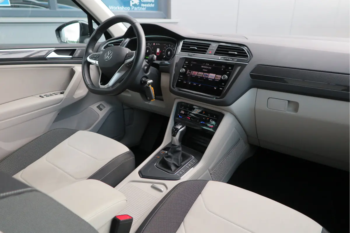 1.4 TSI eHybrid Elegance 245pk DSG ,Led matrix,Virtual cockpit,Trekhaak,Stoelverwarming, Led, DAB+ , PDC, LMV Stuurwiel verwarmd, Carplay etc .
