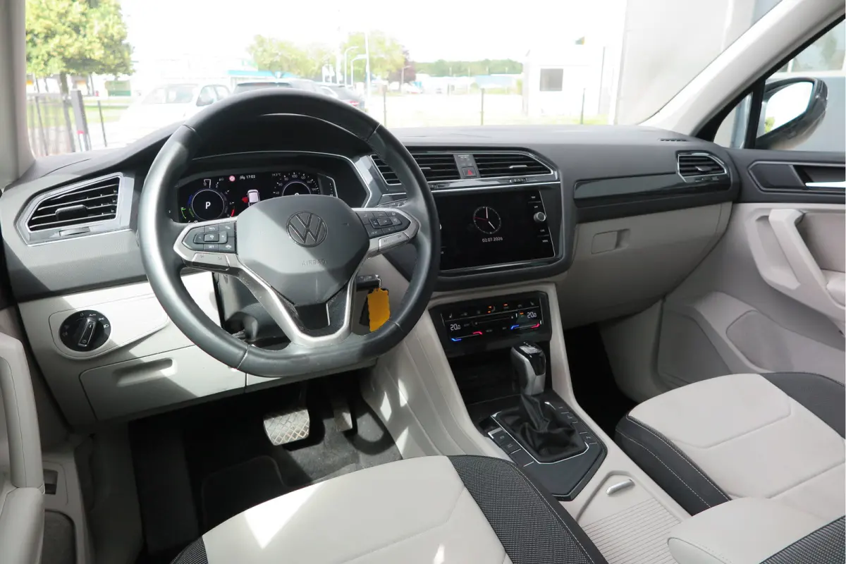 1.4 TSI eHybrid Elegance 245pk DSG ,Led matrix,Virtual cockpit,Trekhaak,Stoelverwarming, Led, DAB+ , PDC, LMV Stuurwiel verwarmd, Carplay etc .