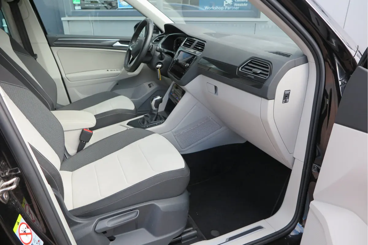 1.4 TSI eHybrid Elegance 245pk DSG ,Led matrix,Virtual cockpit,Trekhaak,Stoelverwarming, Led, DAB+ , PDC, LMV Stuurwiel verwarmd, Carplay etc .