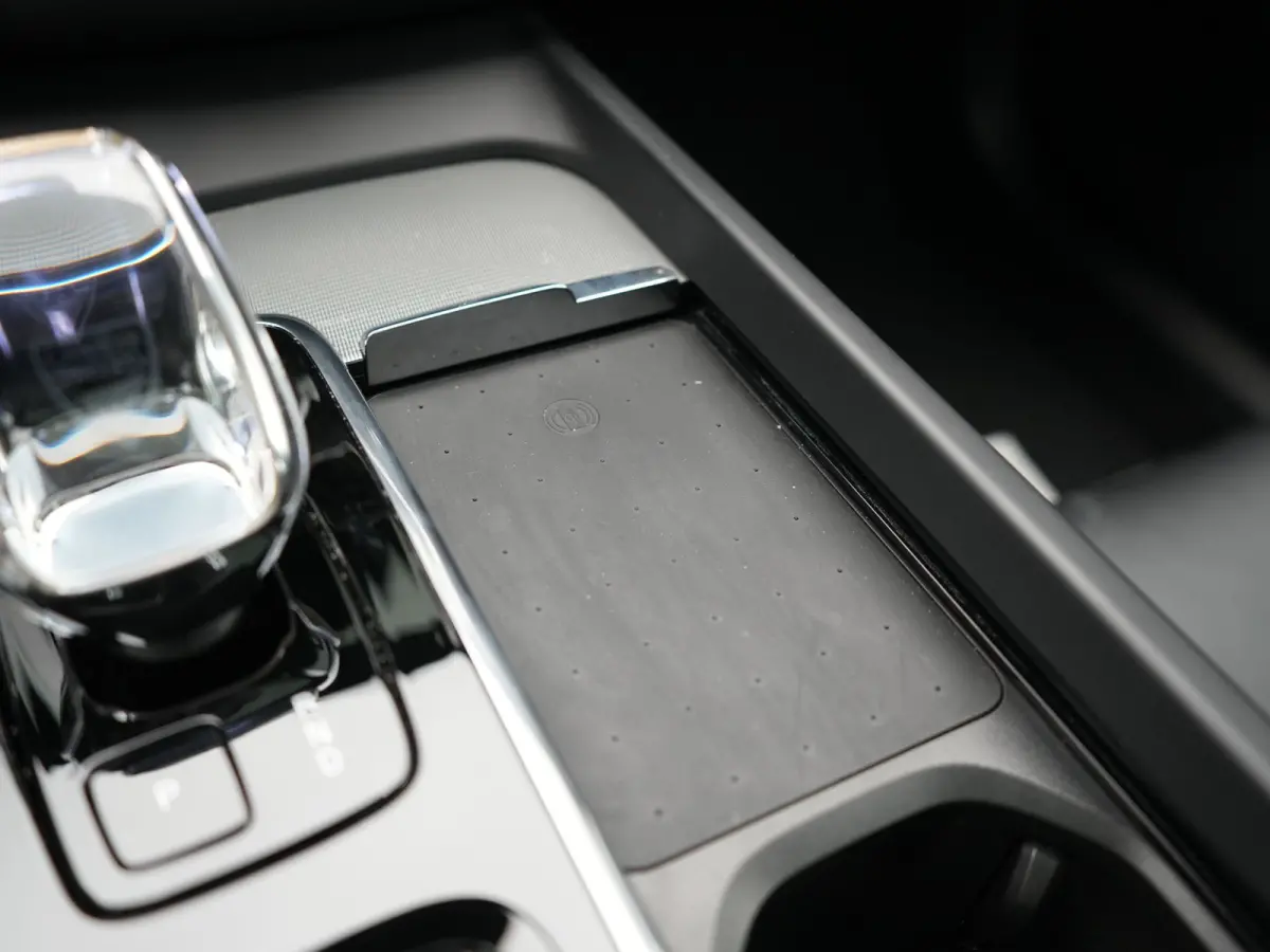 T8 AWD Plus Dark LONG RANGE PHEV 455pk Dealer O.H. | Trekhaak Af Fabriek | Panodak | Lederen Sportstoelen Memory & Verwarmd | Stuur Verwarmd | Keyless | Apple Carplay | Google Assistent | DA
