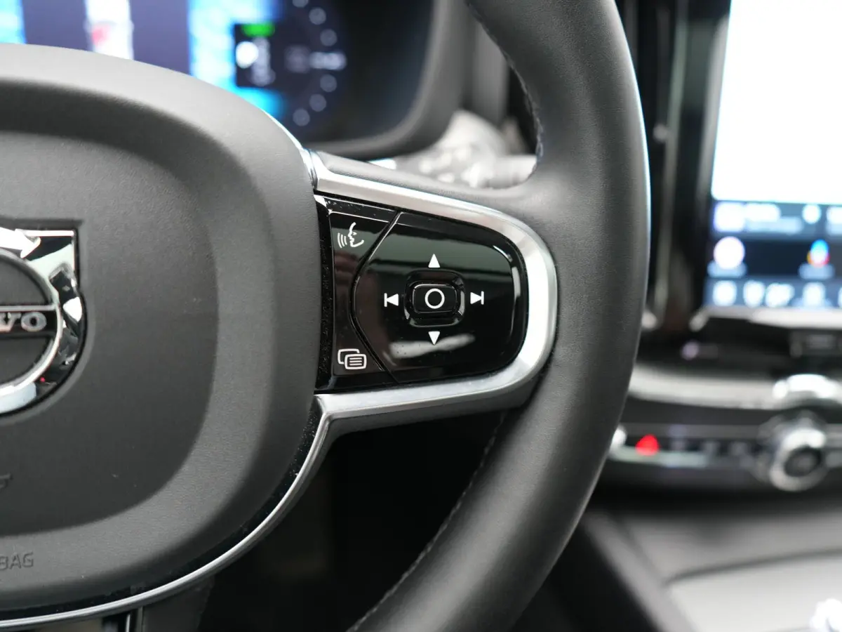 T8 AWD Plus Dark LONG RANGE PHEV 455pk Dealer O.H. | Trekhaak Af Fabriek | Panodak | Lederen Sportstoelen Memory & Verwarmd | Stuur Verwarmd | Keyless | Apple Carplay | Google Assistent | DA