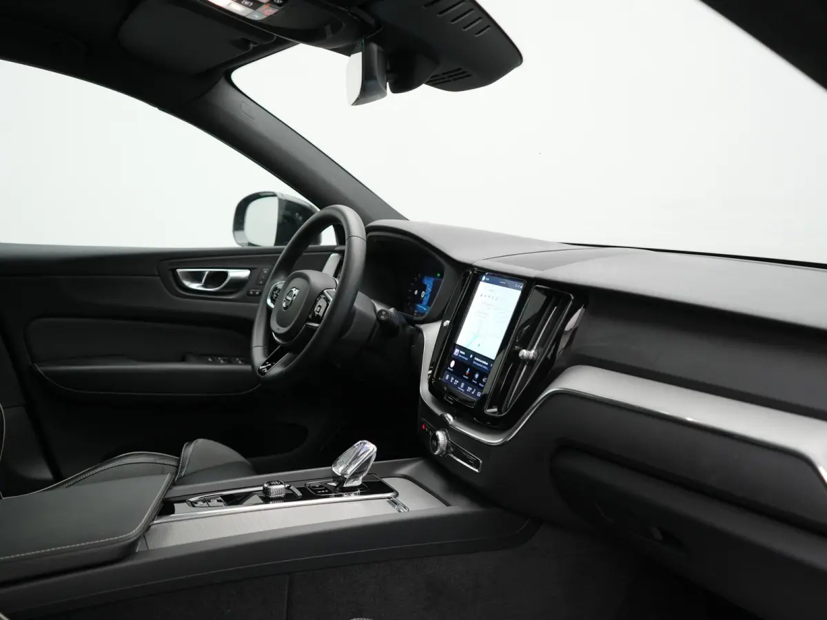 T8 AWD Plus Dark LONG RANGE PHEV 455pk Dealer O.H. | Trekhaak Af Fabriek | Panodak | Lederen Sportstoelen Memory & Verwarmd | Stuur Verwarmd | Keyless | Apple Carplay | Google Assistent | DA