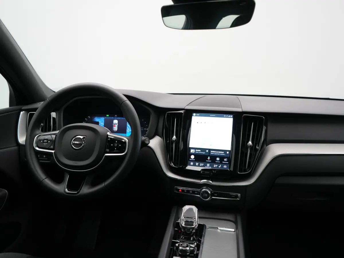 T8 AWD Plus Dark LONG RANGE PHEV 455pk Dealer O.H. | Trekhaak Af Fabriek | Panodak | Lederen Sportstoelen Memory & Verwarmd | Stuur Verwarmd | Keyless | Apple Carplay | Google Assistent | DA