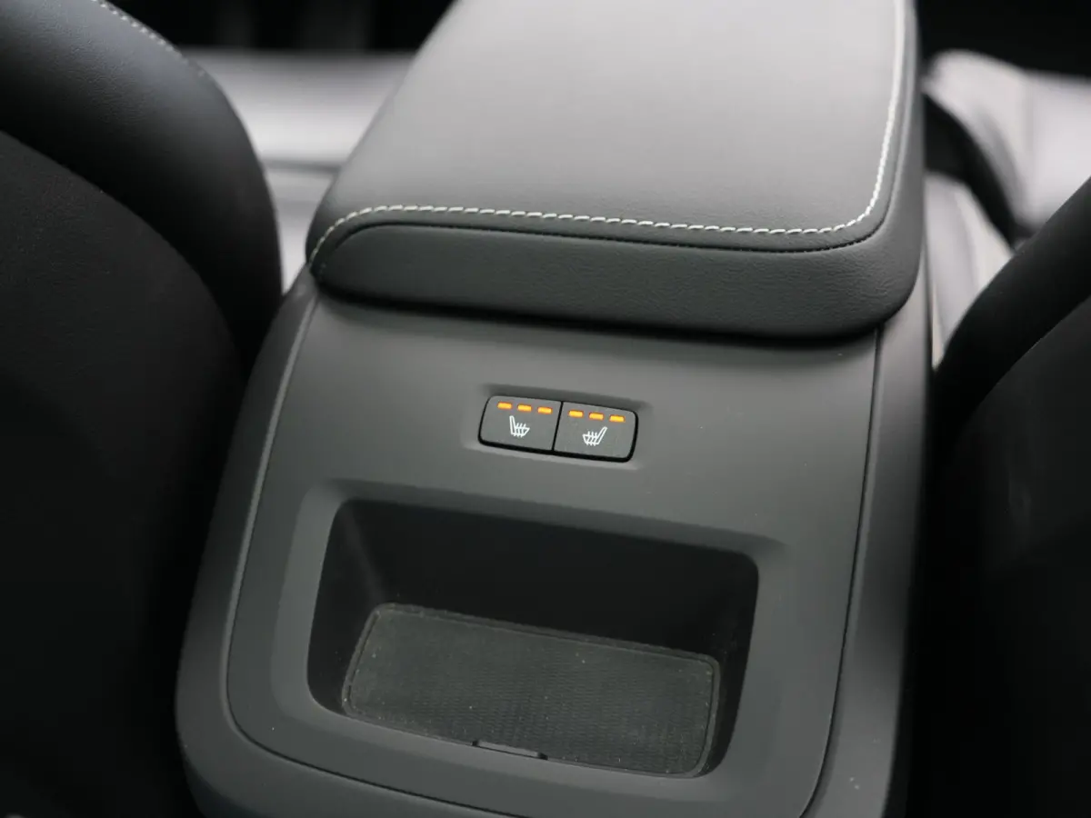 T8 AWD Plus Dark LONG RANGE PHEV 455pk Dealer O.H. | Trekhaak Af Fabriek | Panodak | Lederen Sportstoelen Memory & Verwarmd | Stuur Verwarmd | Keyless | Apple Carplay | Google Assistent | DA
