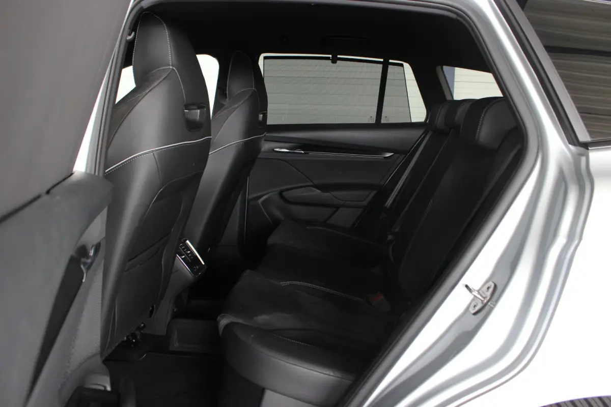 60 Sportline SOH 92% | Warmtepomp | Camera | Stoel/Stuurverw. | Carplay | Adapt. Cruise | 20" LMV | PDC V+A