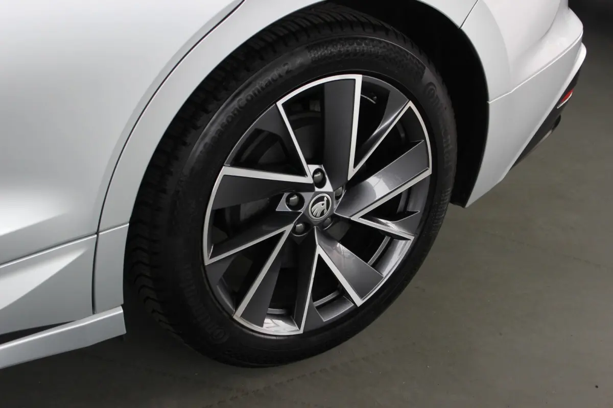 60 Sportline SOH 92% | Warmtepomp | Camera | Stoel/Stuurverw. | Carplay | Adapt. Cruise | 20" LMV | PDC V+A