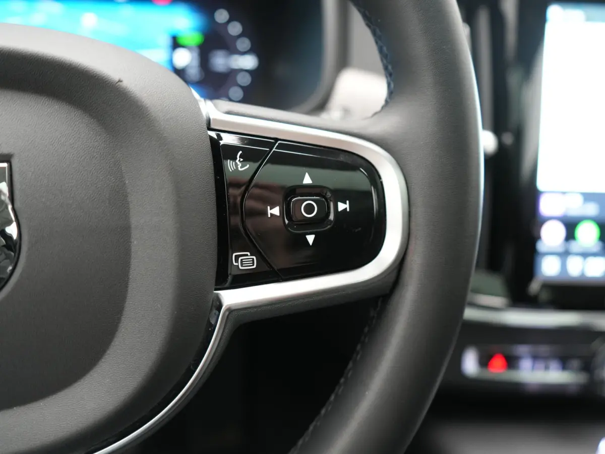 T6 AWD Plus Dark LONG RANGE PHEV 350pk Dealer O.H. | Trekhaak Af Fabriek | Panodak | Adaptive Cruise | Camera | Harman / Kardon | Lederen Comfortzetels Memory & Ventilatie | Keyless | Blis |