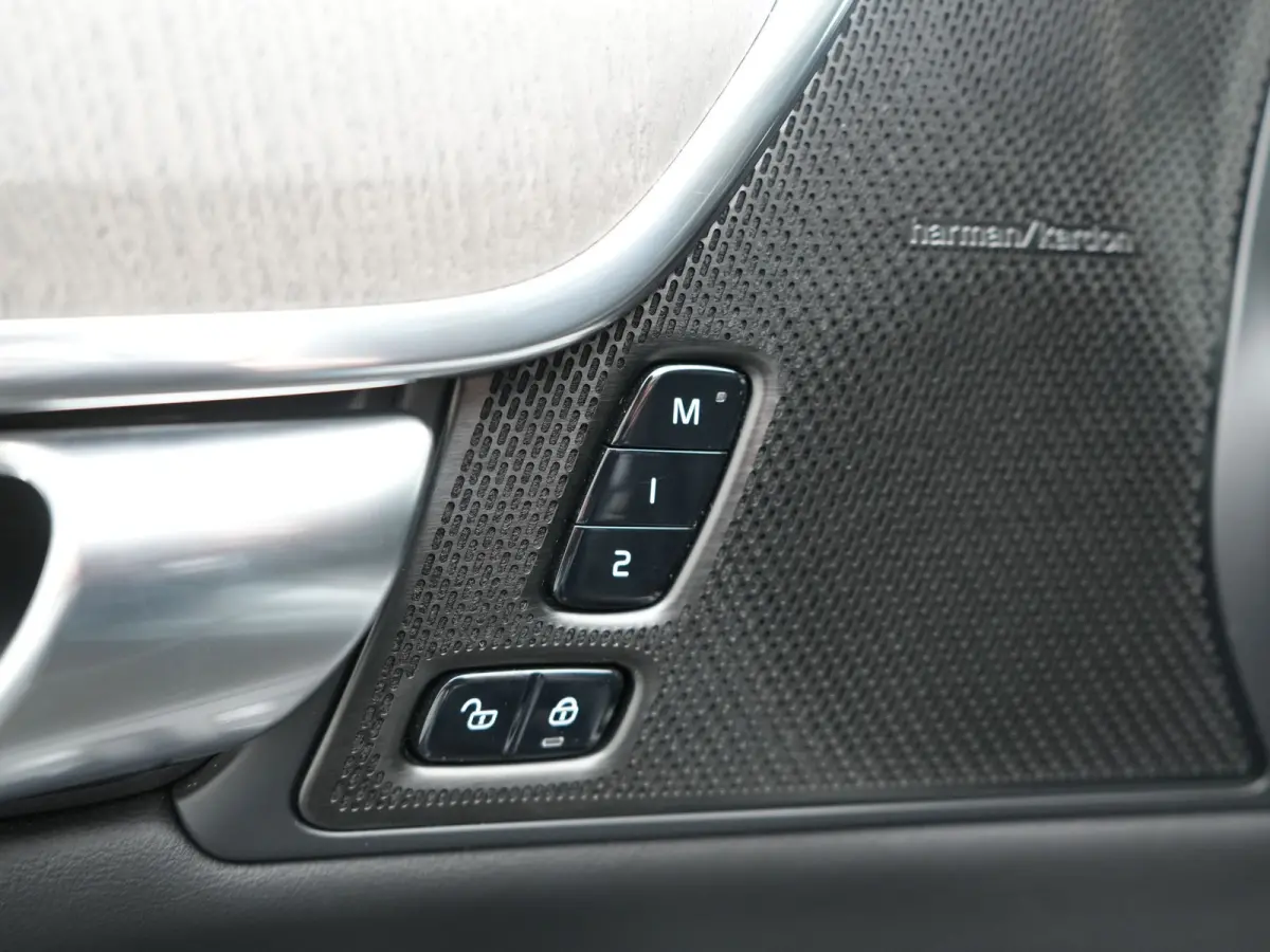 T6 AWD Plus Dark LONG RANGE PHEV 350pk Dealer O.H. | Trekhaak Af Fabriek | Panodak | Adaptive Cruise | Camera | Harman / Kardon | Lederen Comfortzetels Memory & Ventilatie | Keyless | Blis |