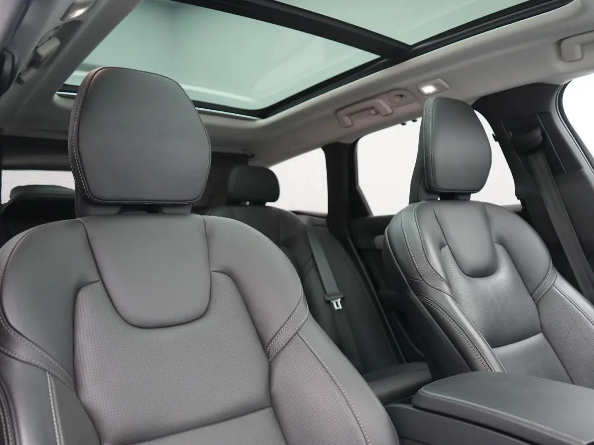 T6 AWD Plus Dark LONG RANGE PHEV 350pk Dealer O.H. | Trekhaak Af Fabriek | Panodak | Adaptive Cruise | Camera | Harman / Kardon | Lederen Comfortzetels Memory & Ventilatie | Keyless | Blis |