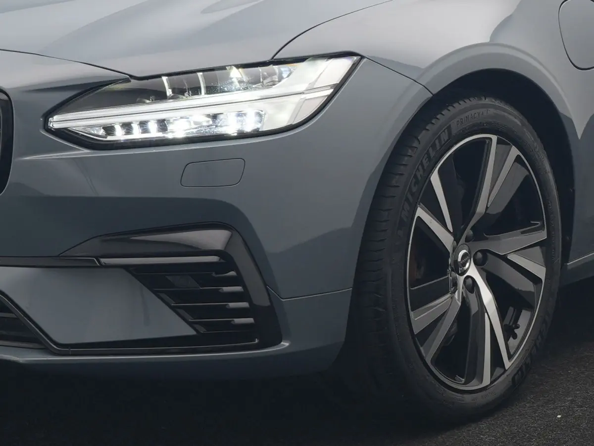 T6 AWD Plus Dark LONG RANGE PHEV 350pk Dealer O.H. | Trekhaak Af Fabriek | Panodak | Adaptive Cruise | Camera | Harman / Kardon | Lederen Comfortzetels Memory & Ventilatie | Keyless | Blis |
