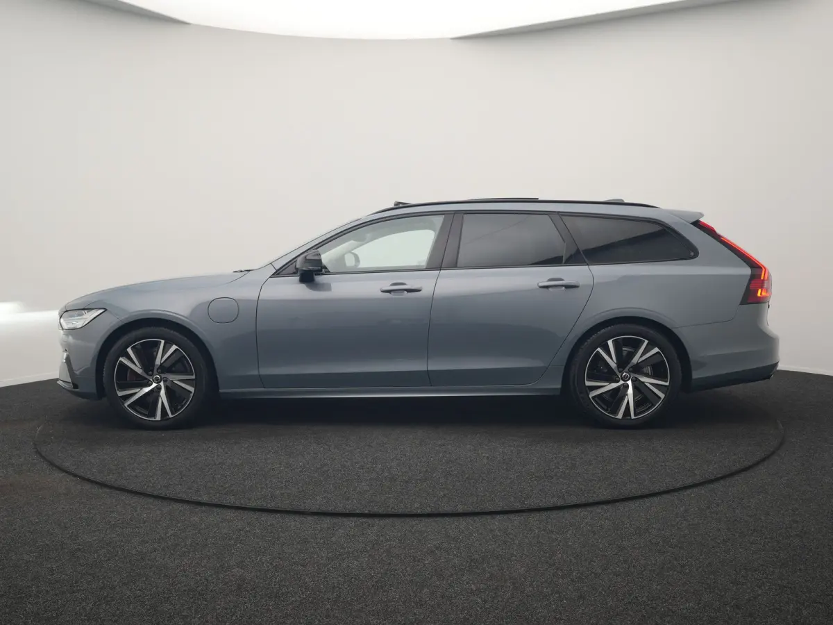 T6 AWD Plus Dark LONG RANGE PHEV 350pk Dealer O.H. | Trekhaak Af Fabriek | Panodak | Adaptive Cruise | Camera | Harman / Kardon | Lederen Comfortzetels Memory & Ventilatie | Keyless | Blis |