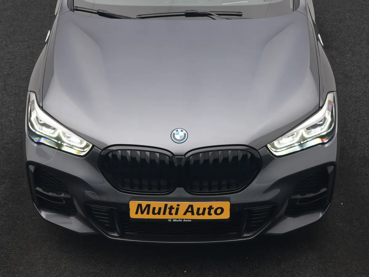 xDrive25e M Sport PHEV 221pk Dealer O.H. | Trekhaak Afn. | Panodak | Head Up | Adaptive Cruise | Camera | Lederen Sportstoelen Memory & Verwarmd | Keyless | Sfeerverlichting | Navigatie | DA