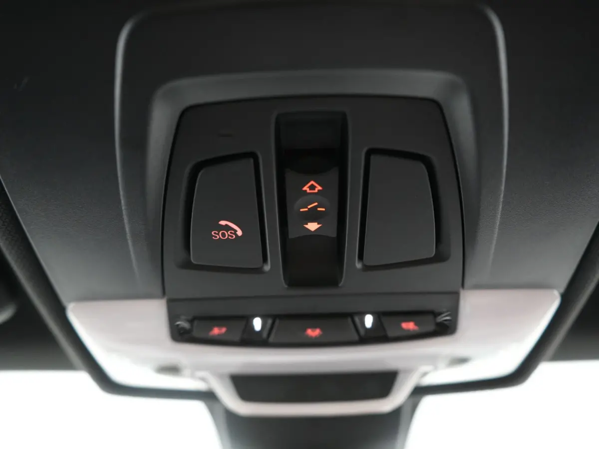 xDrive25e M Sport PHEV 221pk Dealer O.H. | Trekhaak Afn. | Panodak | Head Up | Adaptive Cruise | Camera | Lederen Sportstoelen Memory & Verwarmd | Keyless | Sfeerverlichting | Navigatie | DA