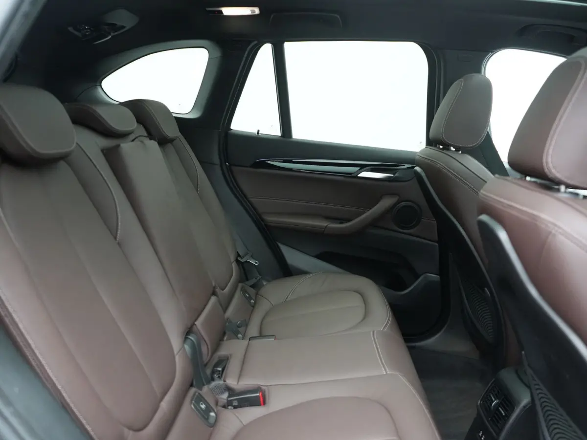 xDrive25e M Sport PHEV 221pk Dealer O.H. | Trekhaak Afn. | Panodak | Head Up | Adaptive Cruise | Camera | Lederen Sportstoelen Memory & Verwarmd | Keyless | Sfeerverlichting | Navigatie | DA