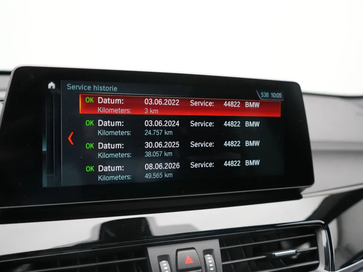 xDrive25e M Sport PHEV 221pk Dealer O.H. | Trekhaak Afn. | Panodak | Head Up | Adaptive Cruise | Camera | Lederen Sportstoelen Memory & Verwarmd | Keyless | Sfeerverlichting | Navigatie | DA