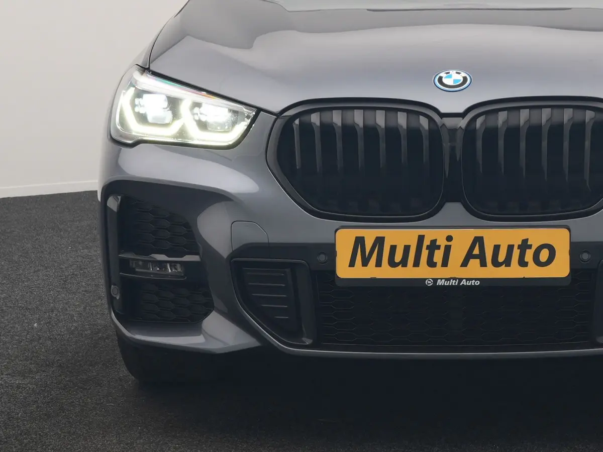xDrive25e M Sport PHEV 221pk Dealer O.H. | Trekhaak Afn. | Panodak | Head Up | Adaptive Cruise | Camera | Lederen Sportstoelen Memory & Verwarmd | Keyless | Sfeerverlichting | Navigatie | DA