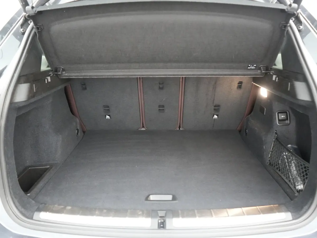 xDrive25e M Sport PHEV 221pk Dealer O.H. | Trekhaak Afn. | Panodak | Head Up | Adaptive Cruise | Camera | Lederen Sportstoelen Memory & Verwarmd | Keyless | Sfeerverlichting | Navigatie | DA