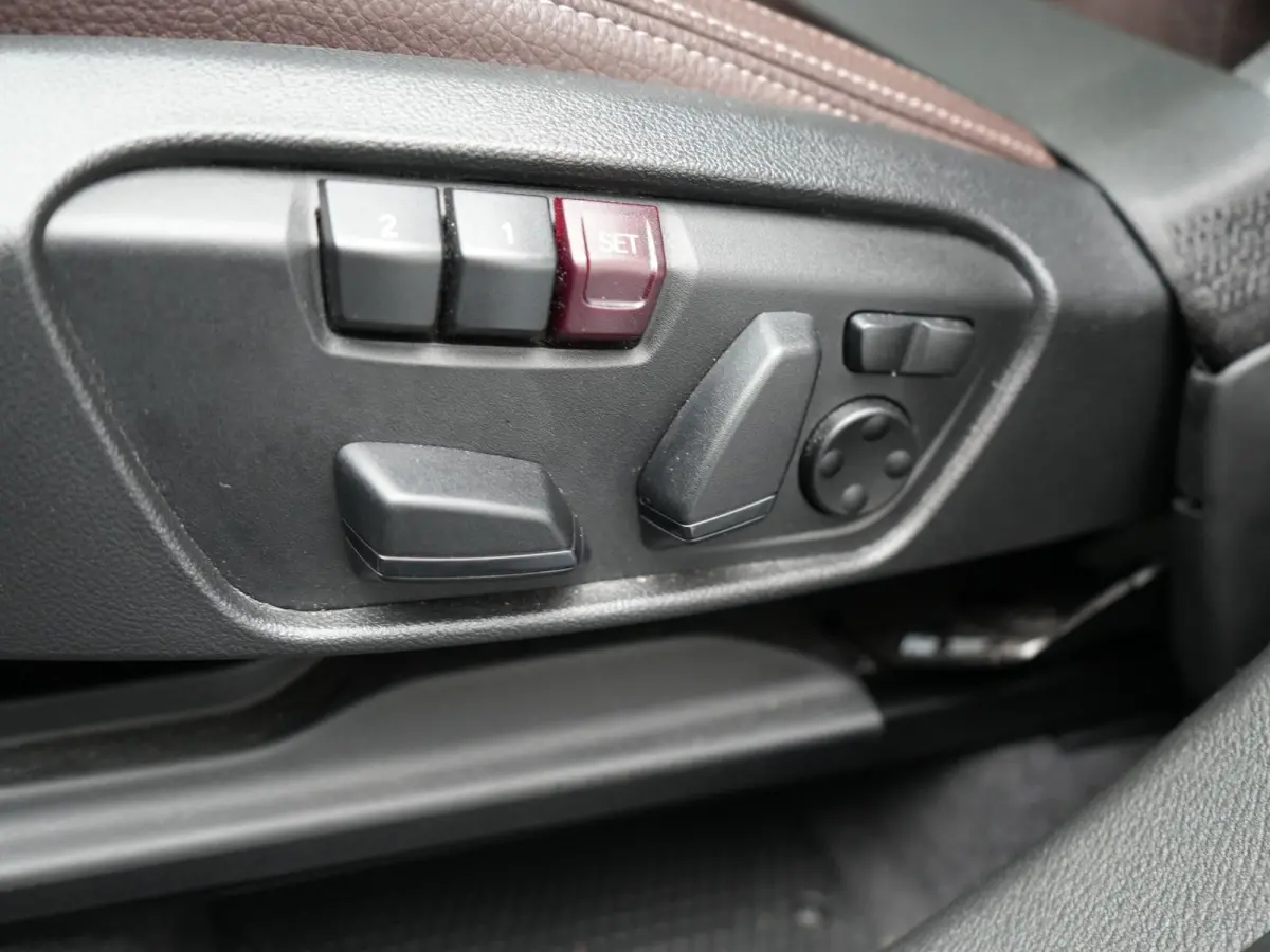 xDrive25e M Sport PHEV 221pk Dealer O.H. | Trekhaak Afn. | Panodak | Head Up | Adaptive Cruise | Camera | Lederen Sportstoelen Memory & Verwarmd | Keyless | Sfeerverlichting | Navigatie | DA