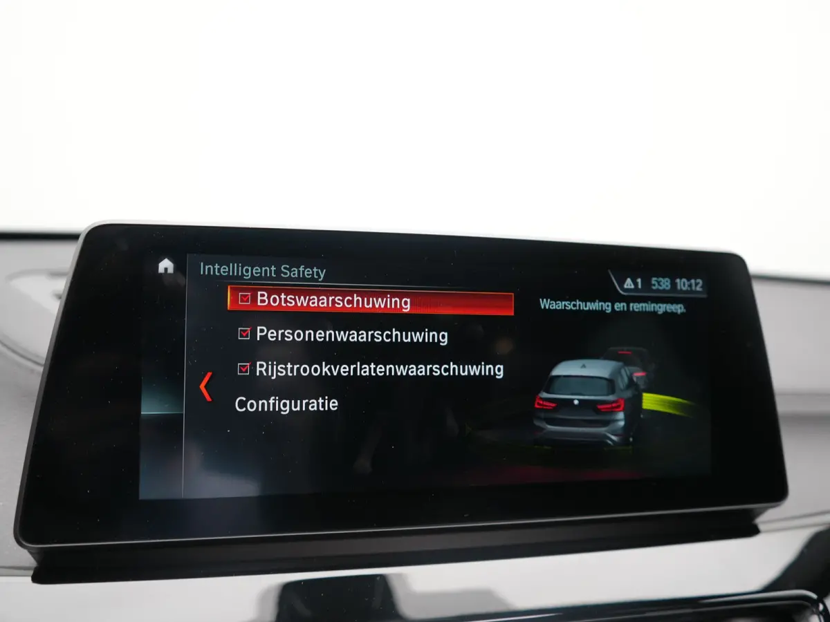 xDrive25e M Sport PHEV 221pk Dealer O.H. | Trekhaak Afn. | Panodak | Head Up | Adaptive Cruise | Camera | Lederen Sportstoelen Memory & Verwarmd | Keyless | Sfeerverlichting | Navigatie | DA