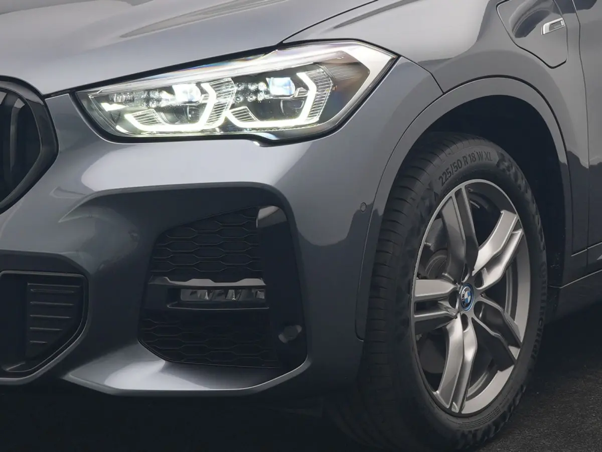 xDrive25e M Sport PHEV 221pk Dealer O.H. | Trekhaak Afn. | Panodak | Head Up | Adaptive Cruise | Camera | Lederen Sportstoelen Memory & Verwarmd | Keyless | Sfeerverlichting | Navigatie | DA