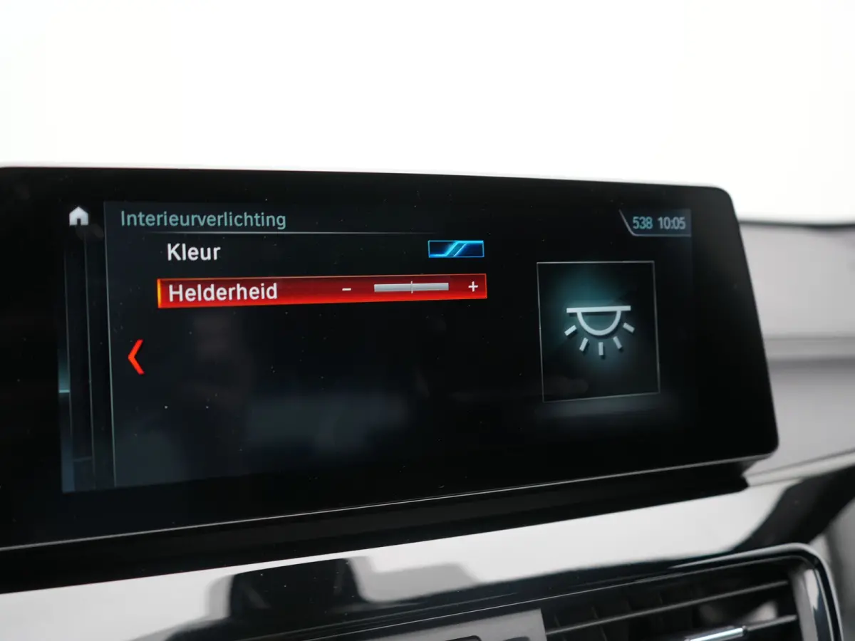 xDrive25e M Sport PHEV 221pk Dealer O.H. | Trekhaak Afn. | Panodak | Head Up | Adaptive Cruise | Camera | Lederen Sportstoelen Memory & Verwarmd | Keyless | Sfeerverlichting | Navigatie | DA
