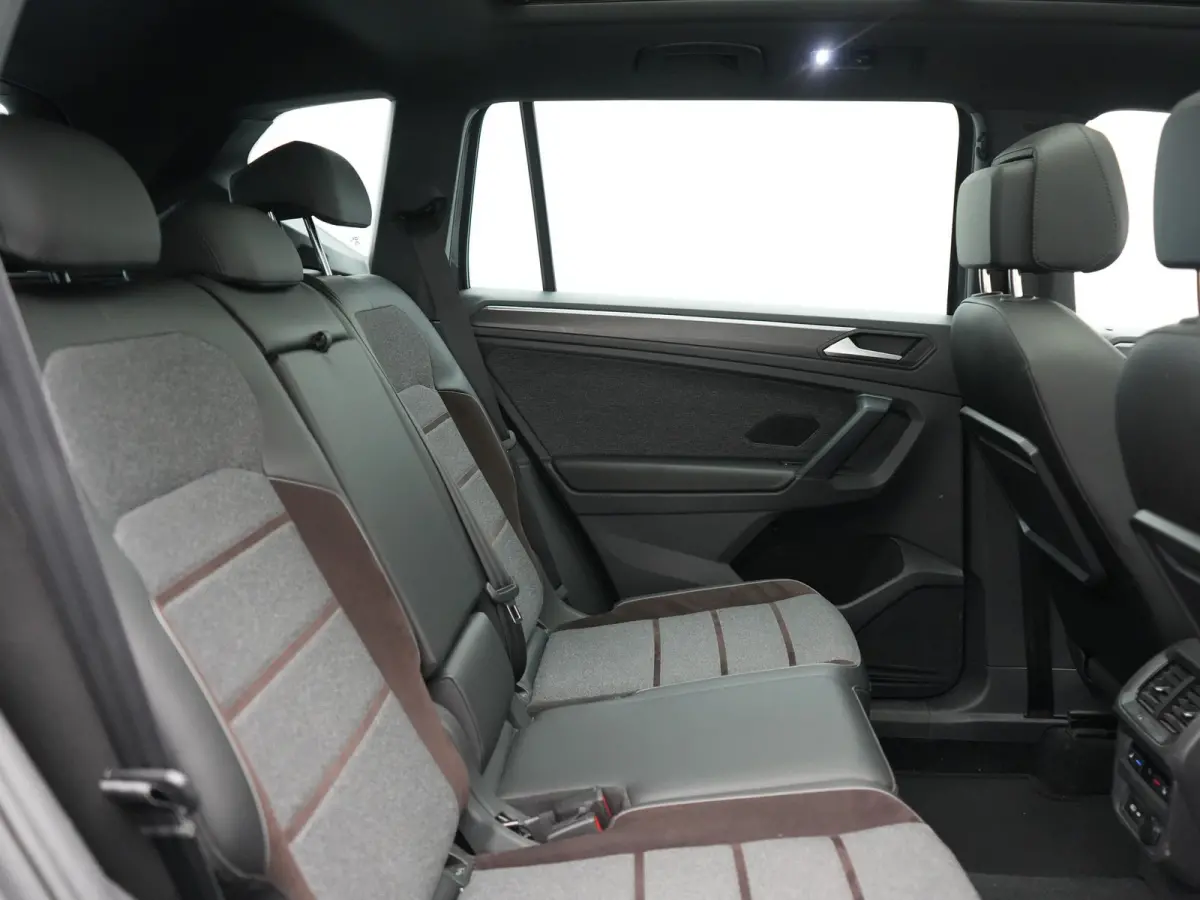 1.4 TSI e-Hybrid Xcellence PHEV 245pk Dealer O.H. | Panodak | Adaptive Cruise | 360 Camera | Sfeerverlichting | Voorstoelen Verwarmd | Keyless | Blis | Apple Carplay | Navigatie | DAB | Plug