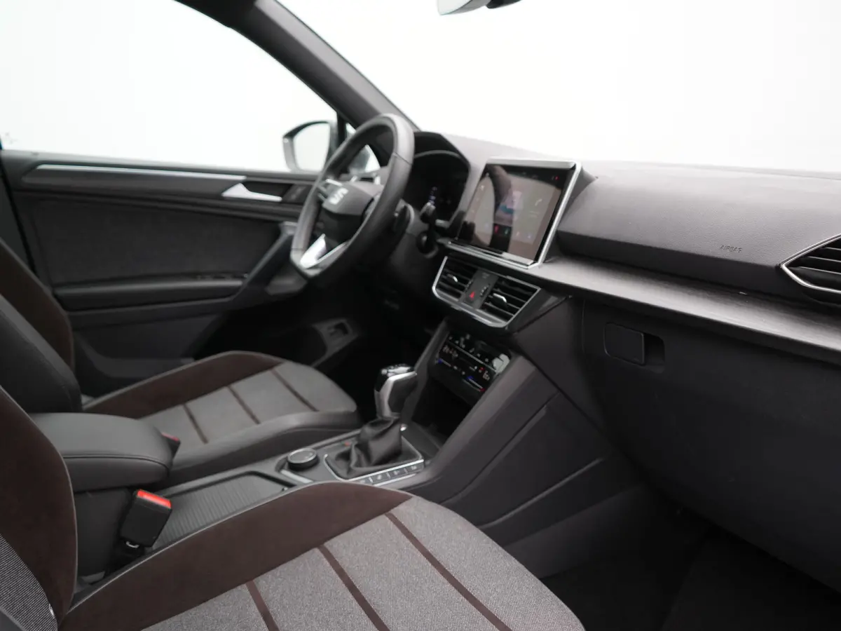 1.4 TSI e-Hybrid Xcellence PHEV 245pk Dealer O.H. | Panodak | Adaptive Cruise | 360 Camera | Sfeerverlichting | Voorstoelen Verwarmd | Keyless | Blis | Apple Carplay | Navigatie | DAB | Plug