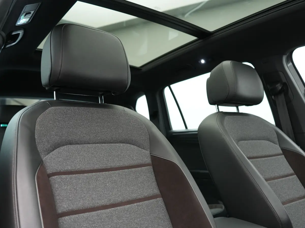 1.4 TSI e-Hybrid Xcellence PHEV 245pk Dealer O.H. | Panodak | Adaptive Cruise | 360 Camera | Sfeerverlichting | Voorstoelen Verwarmd | Keyless | Blis | Apple Carplay | Navigatie | DAB | Plug