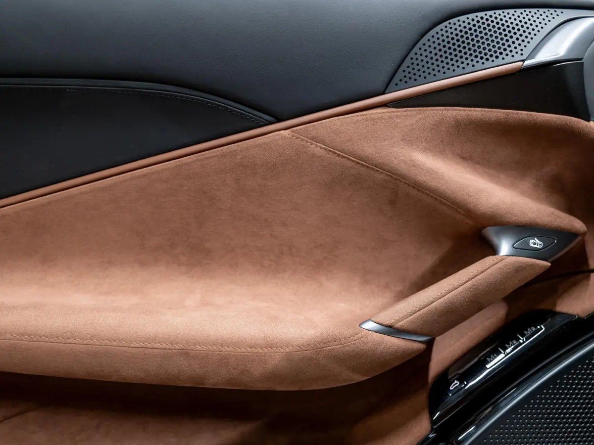 3.9 V8 HELE | Carbon | Full ADAS | CarPlay | Magneride | Elektr. Stoelen | PPF | 360 |