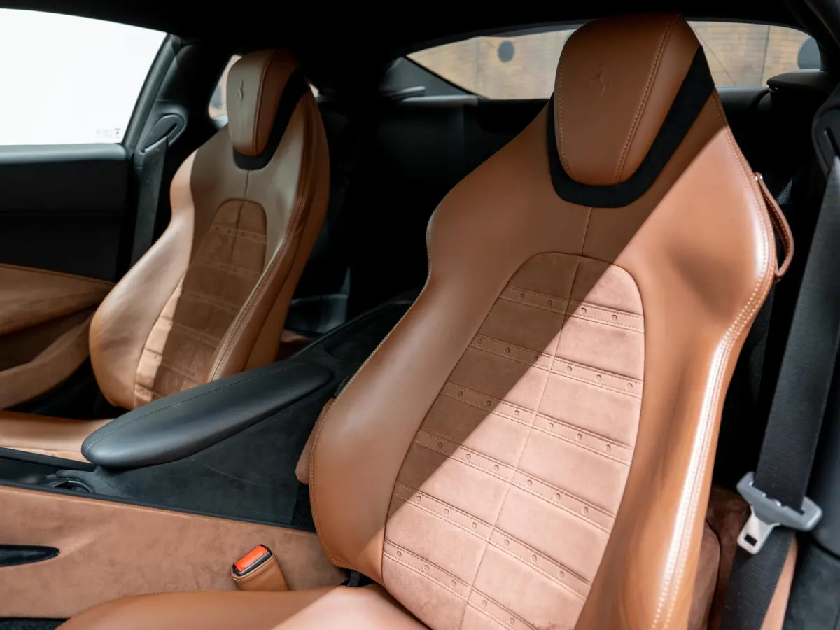 3.9 V8 HELE | Carbon | Full ADAS | CarPlay | Magneride | Elektr. Stoelen | PPF | 360 |