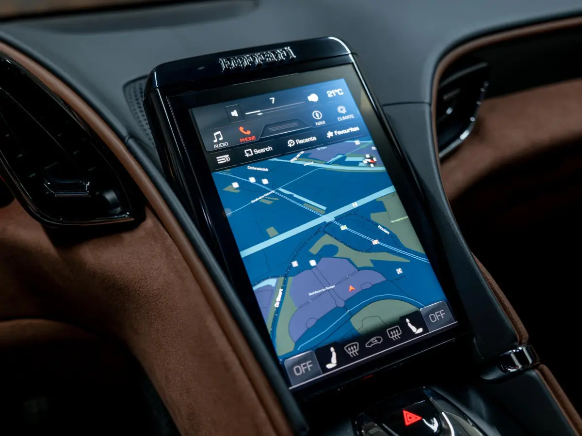 3.9 V8 HELE | Carbon | Full ADAS | CarPlay | Magneride | Elektr. Stoelen | PPF | 360 |