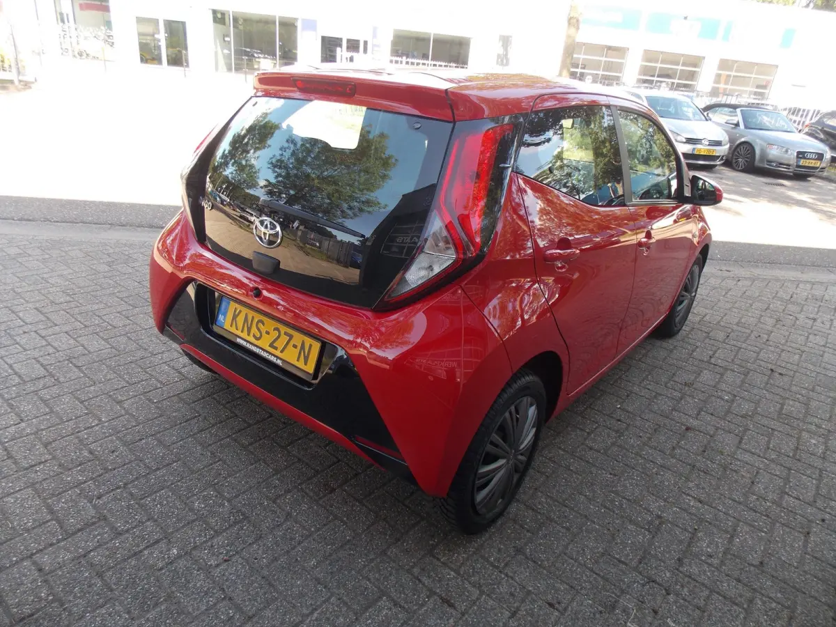 1.0 VVT-i x-play Airco Camera Elek Pakket 5Deurs 2021bj GARANTIE