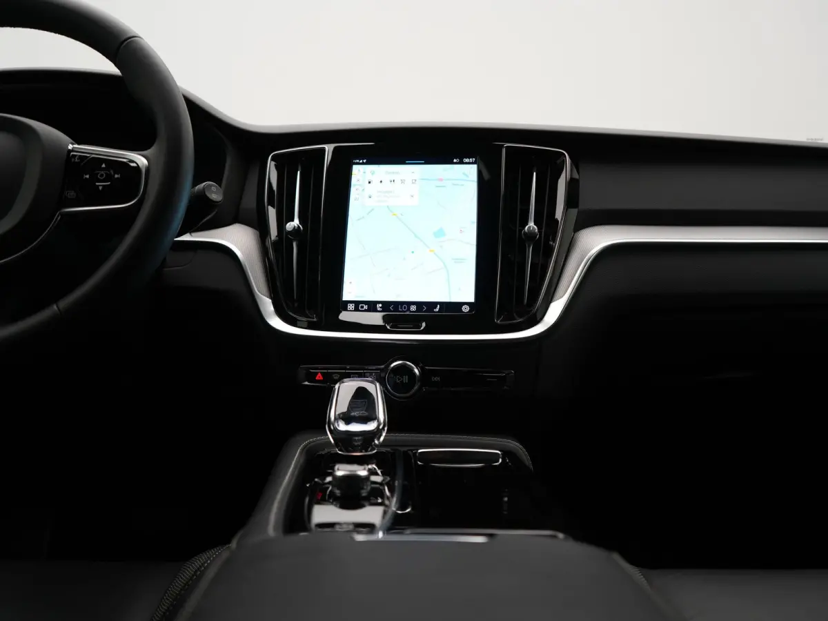 T6 AWD Plus Dark LONG RANGE PHEV 350pk Dealer O.H. | Trekhaak Af Fabriek | Camera | Sportstoelen Memory & Verwarmd | Stuur Verwarmd | Apple Carplay | Keyless | DAB | Cruise Control | Plug In