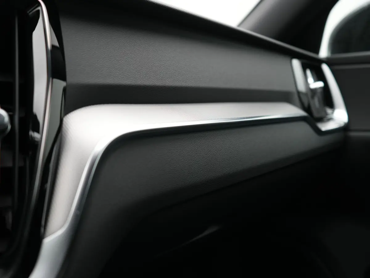 T6 AWD Plus Dark LONG RANGE PHEV 350pk Dealer O.H. | Trekhaak Af Fabriek | Camera | Sportstoelen Memory & Verwarmd | Stuur Verwarmd | Apple Carplay | Keyless | DAB | Cruise Control | Plug In