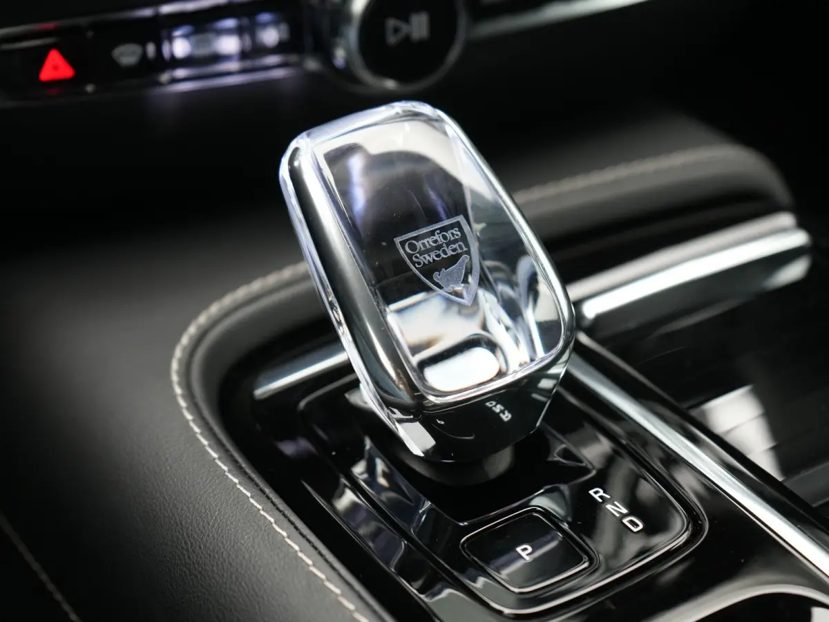 T6 AWD Plus Dark LONG RANGE PHEV 350pk Dealer O.H. | Trekhaak Af Fabriek | Camera | Sportstoelen Memory & Verwarmd | Stuur Verwarmd | Apple Carplay | Keyless | DAB | Cruise Control | Plug In