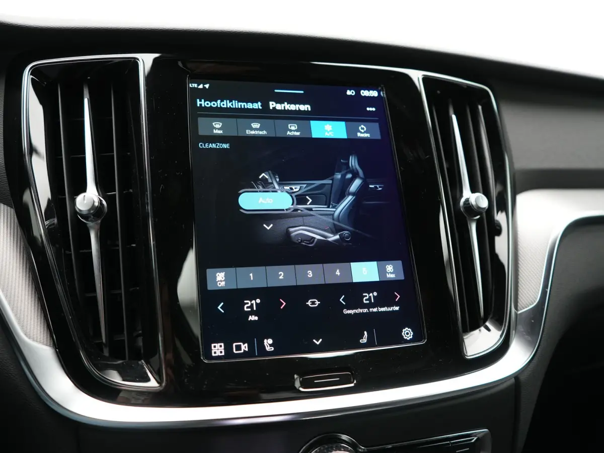 T6 AWD Plus Dark LONG RANGE PHEV 350pk Dealer O.H. | Trekhaak Af Fabriek | Camera | Sportstoelen Memory & Verwarmd | Stuur Verwarmd | Apple Carplay | Keyless | DAB | Cruise Control | Plug In