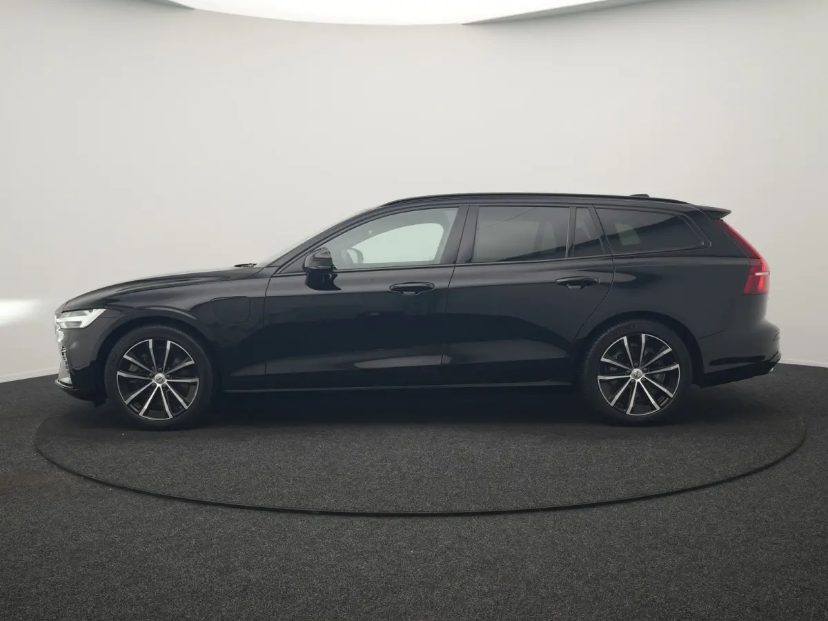 T6 AWD Plus Dark LONG RANGE PHEV 350pk Dealer O.H. | Trekhaak Af Fabriek | Camera | Sportstoelen Memory & Verwarmd | Stuur Verwarmd | Apple Carplay | Keyless | DAB | Cruise Control | Plug In