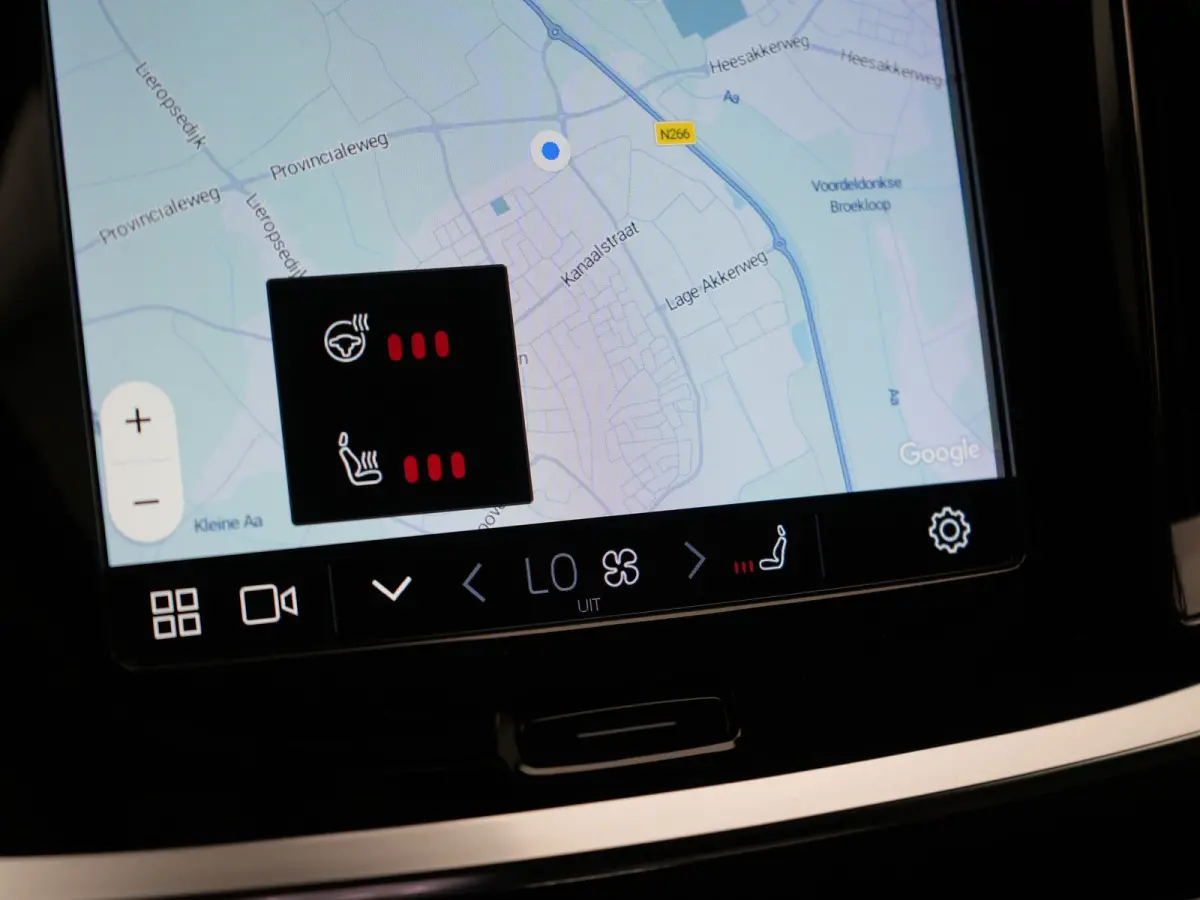 T6 AWD Plus Dark LONG RANGE PHEV 350pk Dealer O.H. | Trekhaak Af Fabriek | Camera | Sportstoelen Memory & Verwarmd | Stuur Verwarmd | Apple Carplay | Keyless | DAB | Cruise Control | Plug In
