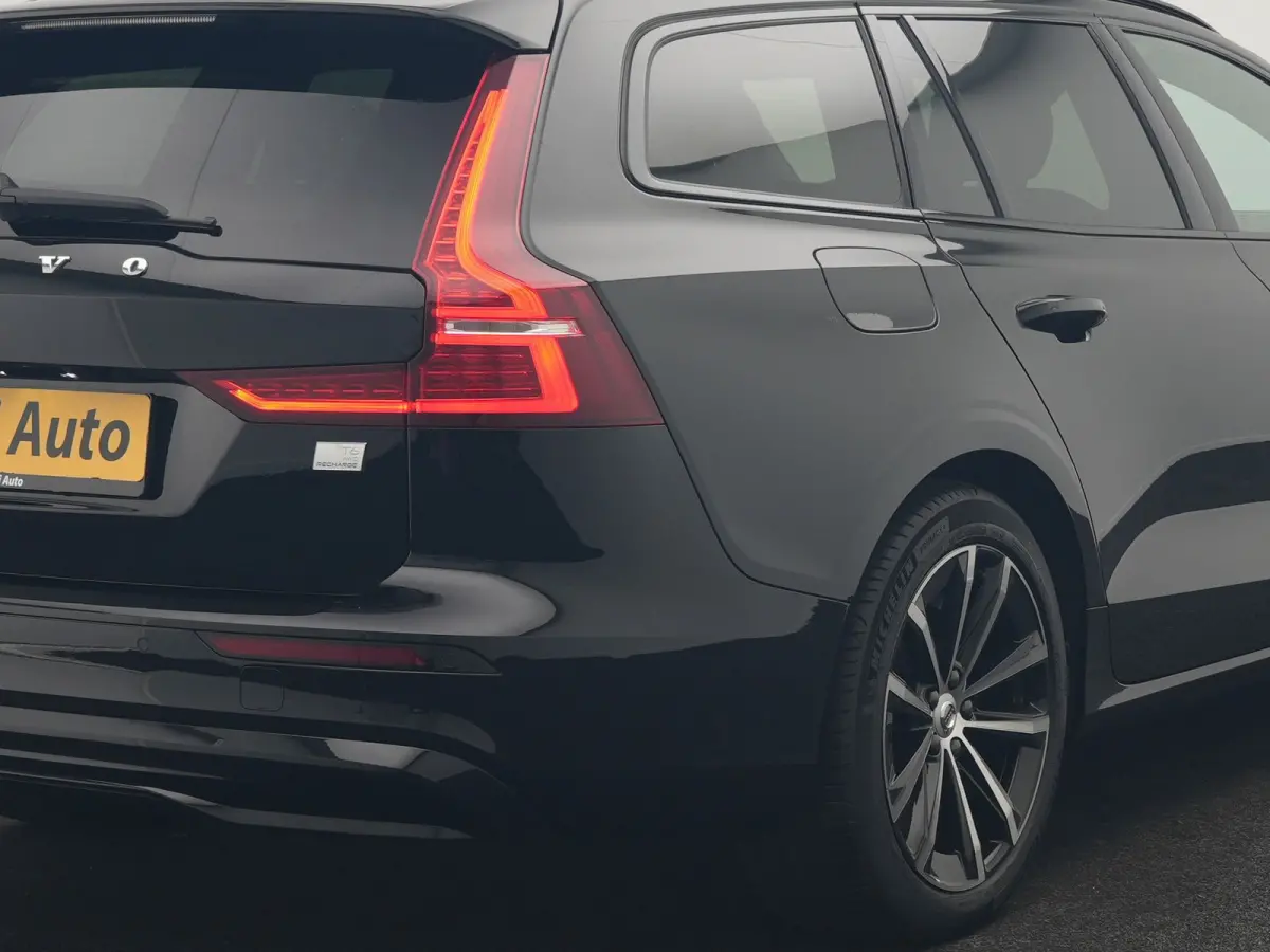 T6 AWD Plus Dark LONG RANGE PHEV 350pk Dealer O.H. | Trekhaak Af Fabriek | Camera | Sportstoelen Memory & Verwarmd | Stuur Verwarmd | Apple Carplay | Keyless | DAB | Cruise Control | Plug In