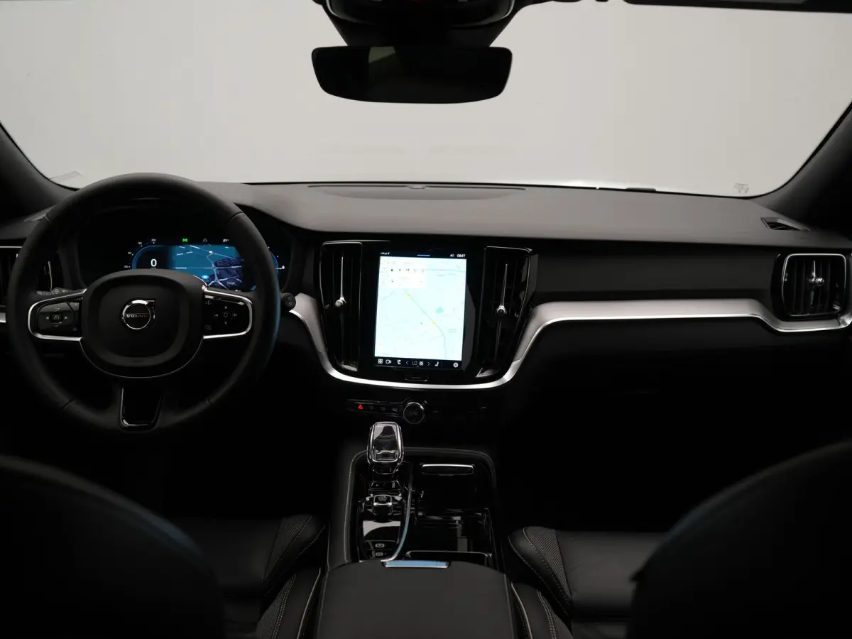 T6 AWD Plus Dark LONG RANGE PHEV 350pk Dealer O.H. | Trekhaak Af Fabriek | Camera | Sportstoelen Memory & Verwarmd | Stuur Verwarmd | Apple Carplay | Keyless | DAB | Cruise Control | Plug In