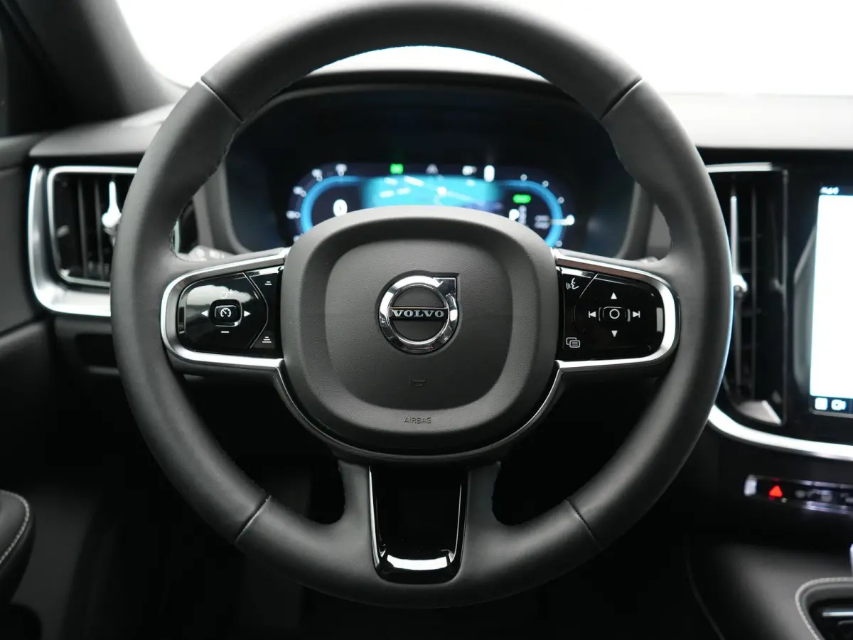 T6 AWD Plus Dark LONG RANGE PHEV 350pk Dealer O.H. | Trekhaak Af Fabriek | Camera | Sportstoelen Memory & Verwarmd | Stuur Verwarmd | Apple Carplay | Keyless | DAB | Cruise Control | Plug In