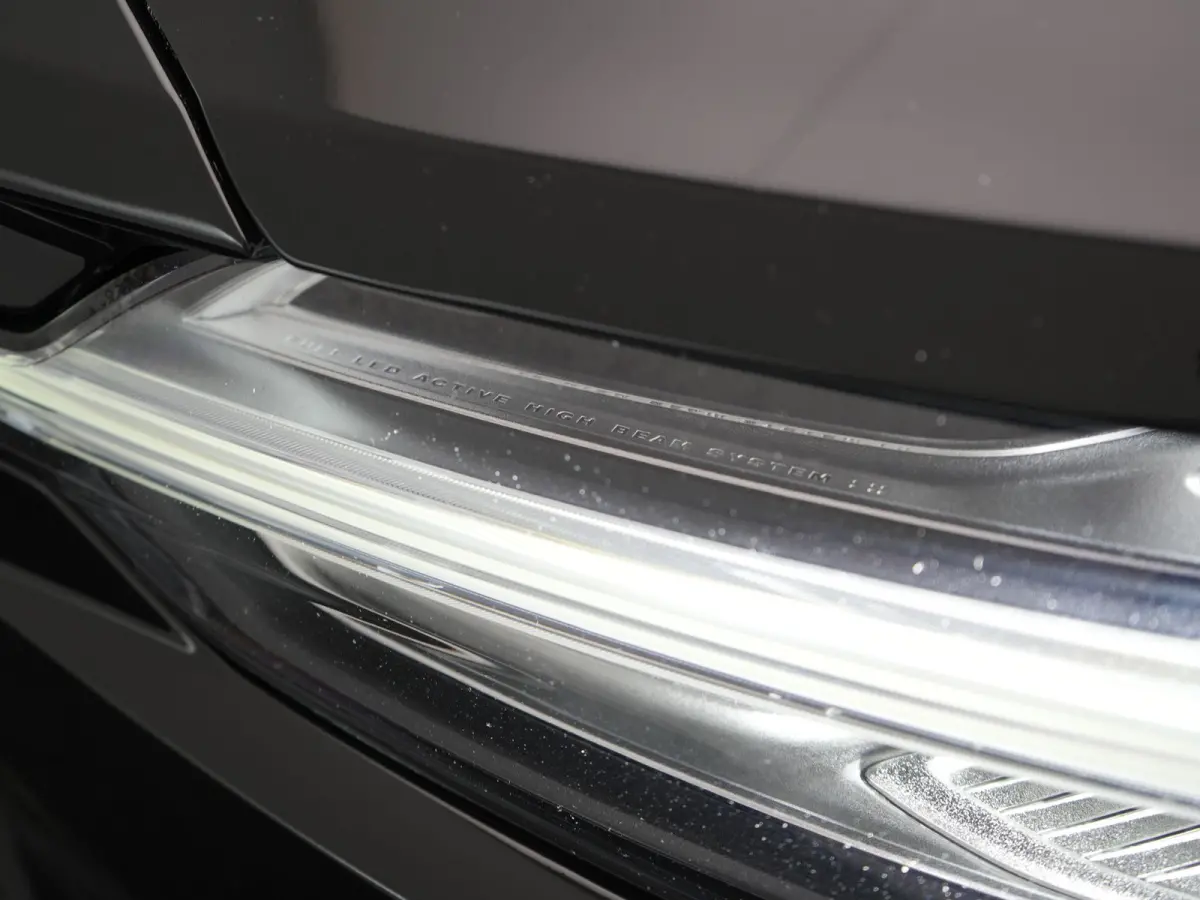 T6 AWD Plus Dark LONG RANGE PHEV 350pk Dealer O.H. | Trekhaak Af Fabriek | Camera | Sportstoelen Memory & Verwarmd | Stuur Verwarmd | Apple Carplay | Keyless | DAB | Cruise Control | Plug In