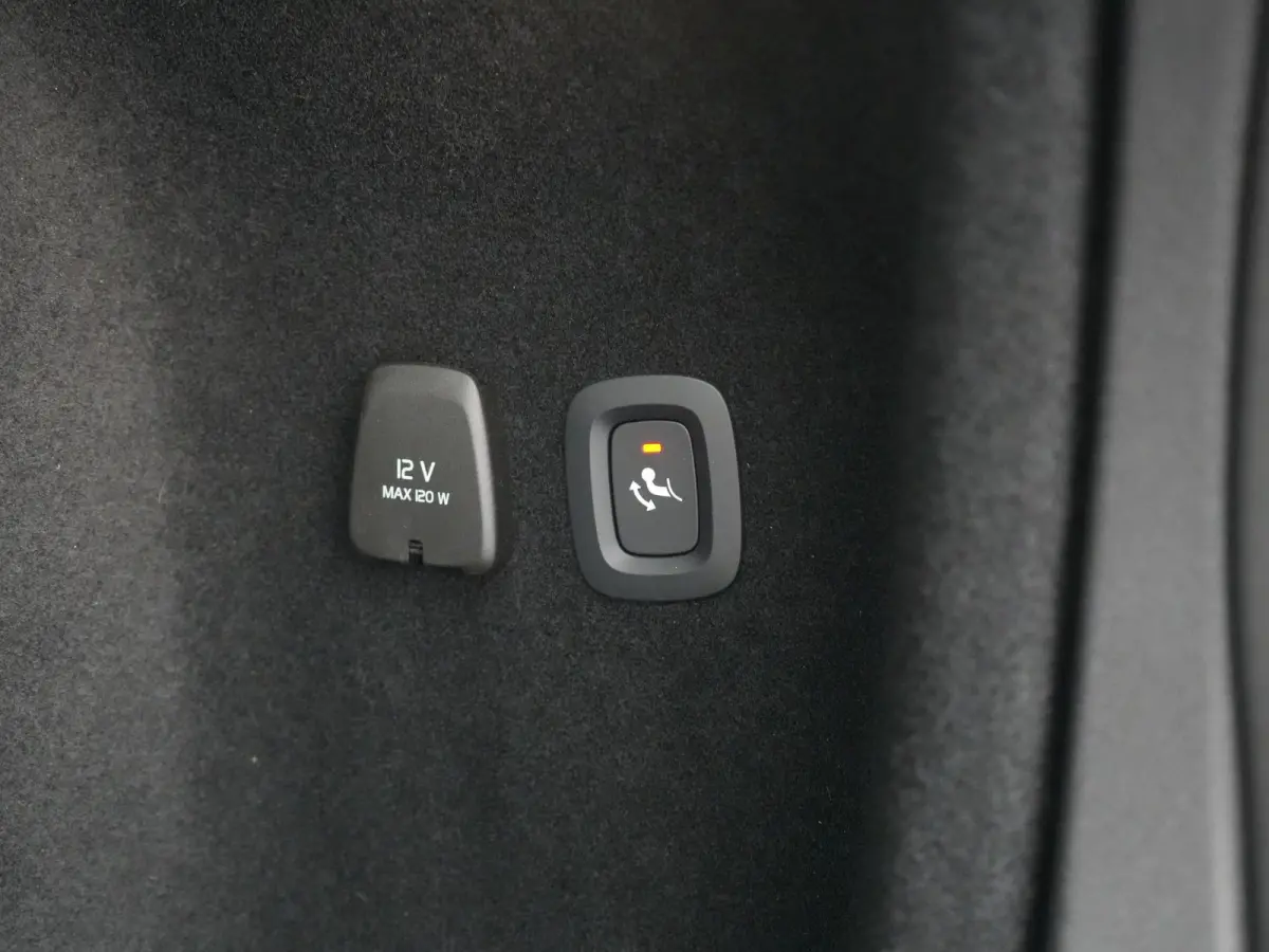 T6 AWD Plus Dark LONG RANGE PHEV 350pk Dealer O.H. | Trekhaak Af Fabriek | Camera | Sportstoelen Memory & Verwarmd | Stuur Verwarmd | Apple Carplay | Keyless | DAB | Cruise Control | Plug In