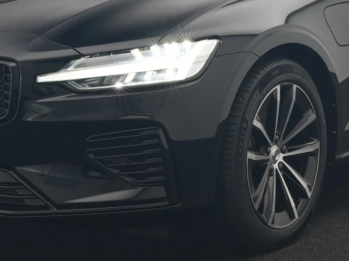 T6 AWD Plus Dark LONG RANGE PHEV 350pk Dealer O.H. | Trekhaak Af Fabriek | Camera | Sportstoelen Memory & Verwarmd | Stuur Verwarmd | Apple Carplay | Keyless | DAB | Cruise Control | Plug In