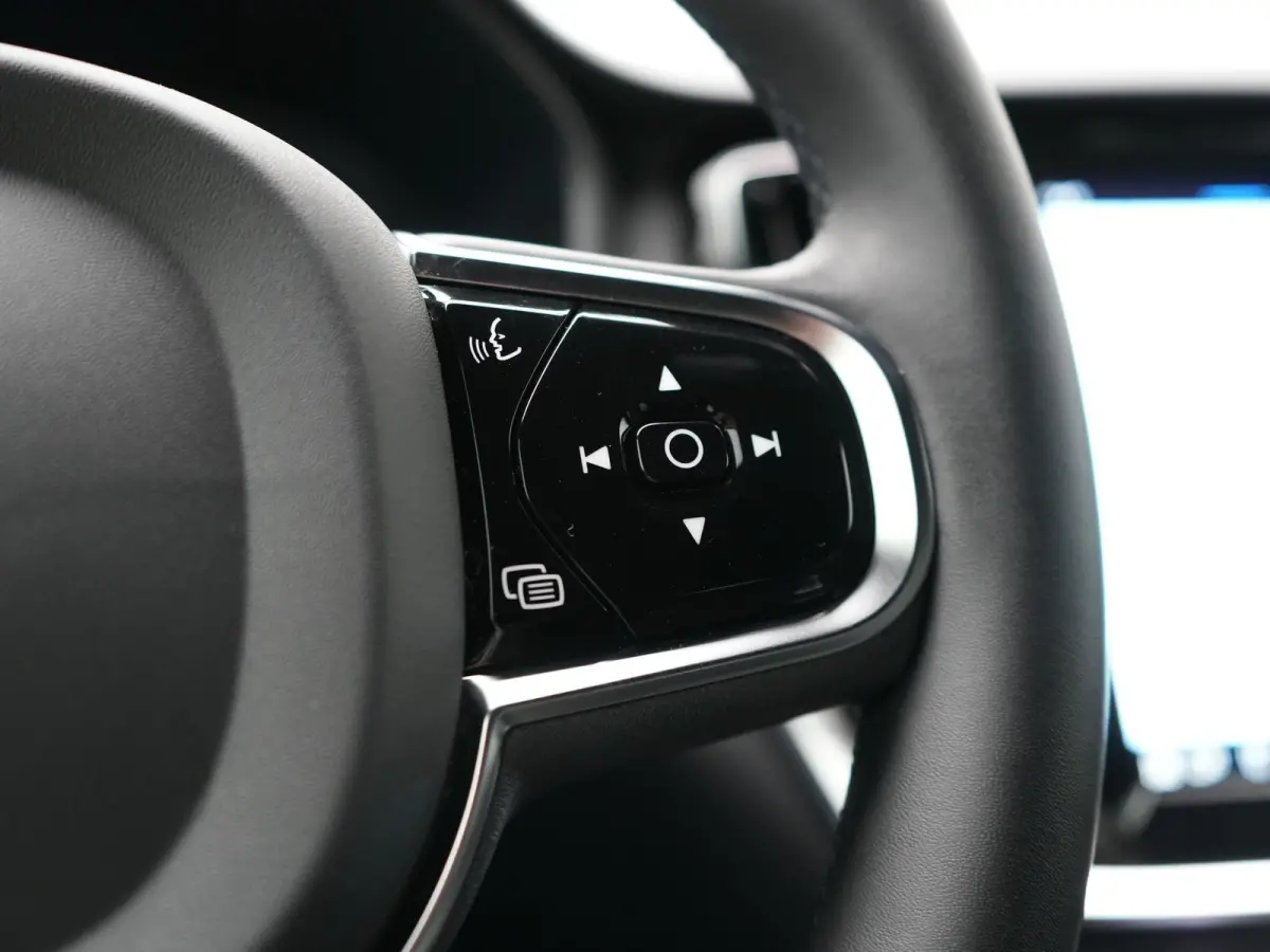 T6 AWD Plus Dark LONG RANGE PHEV 350pk Dealer O.H. | Trekhaak Af Fabriek | Camera | Sportstoelen Memory & Verwarmd | Stuur Verwarmd | Apple Carplay | Keyless | DAB | Cruise Control | Plug In